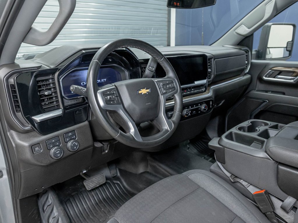 Chevrolet Silverado 2500HD  2024 à St-Jérôme, Québec - 2 - w1024h768px