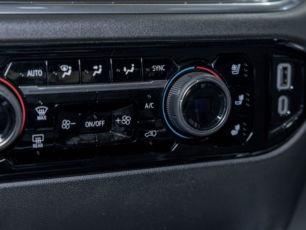 2024 Chevrolet Silverado 2500HD in St-Jérôme, Quebec - 23 - w1024h768px