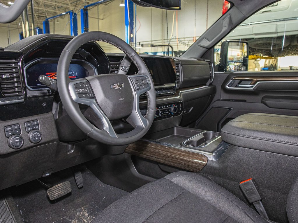 Chevrolet SILVERADO 2500 HD  2025 à St-Jérôme, Québec - 12 - w1024h768px
