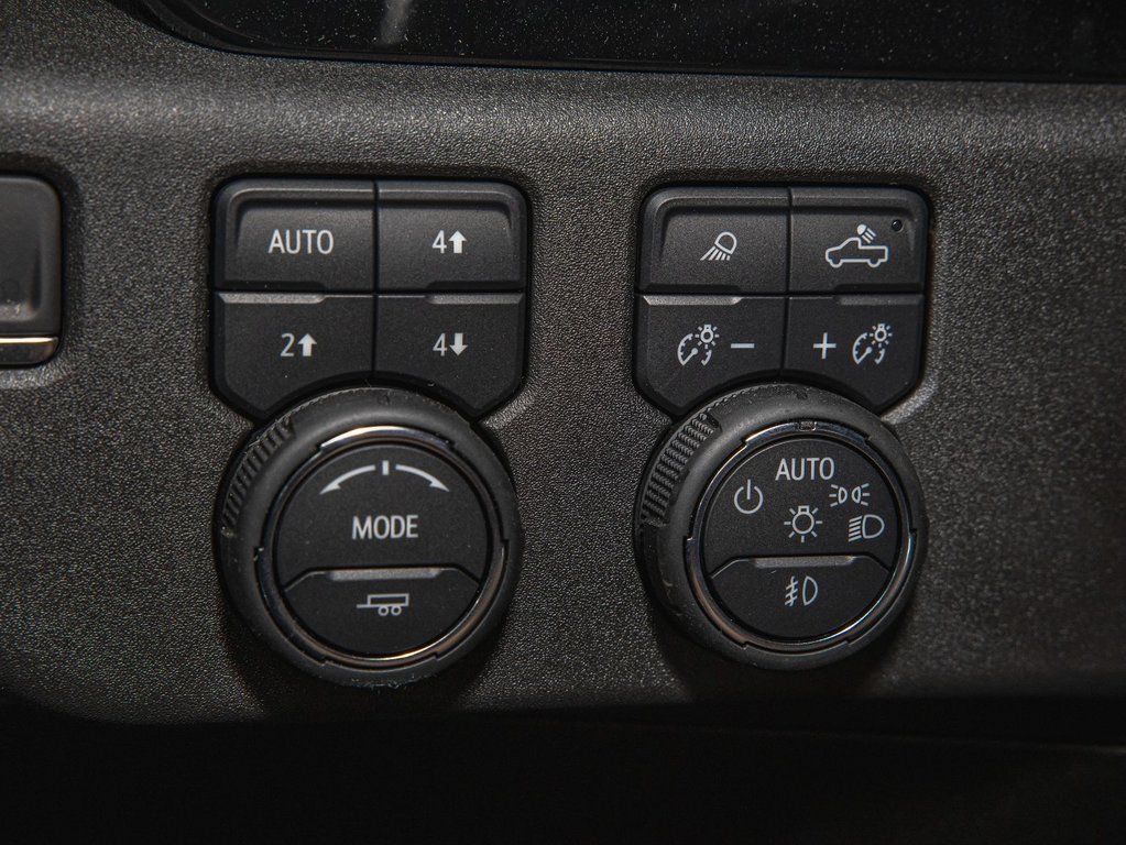 Chevrolet SILVERADO 2500 HD  2025 à St-Jérôme, Québec - 24 - w1024h768px
