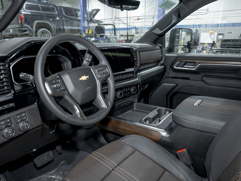 Chevrolet Silverado 3500 HD  2026 à St-Jérôme, Québec - 12 - w1024h768px