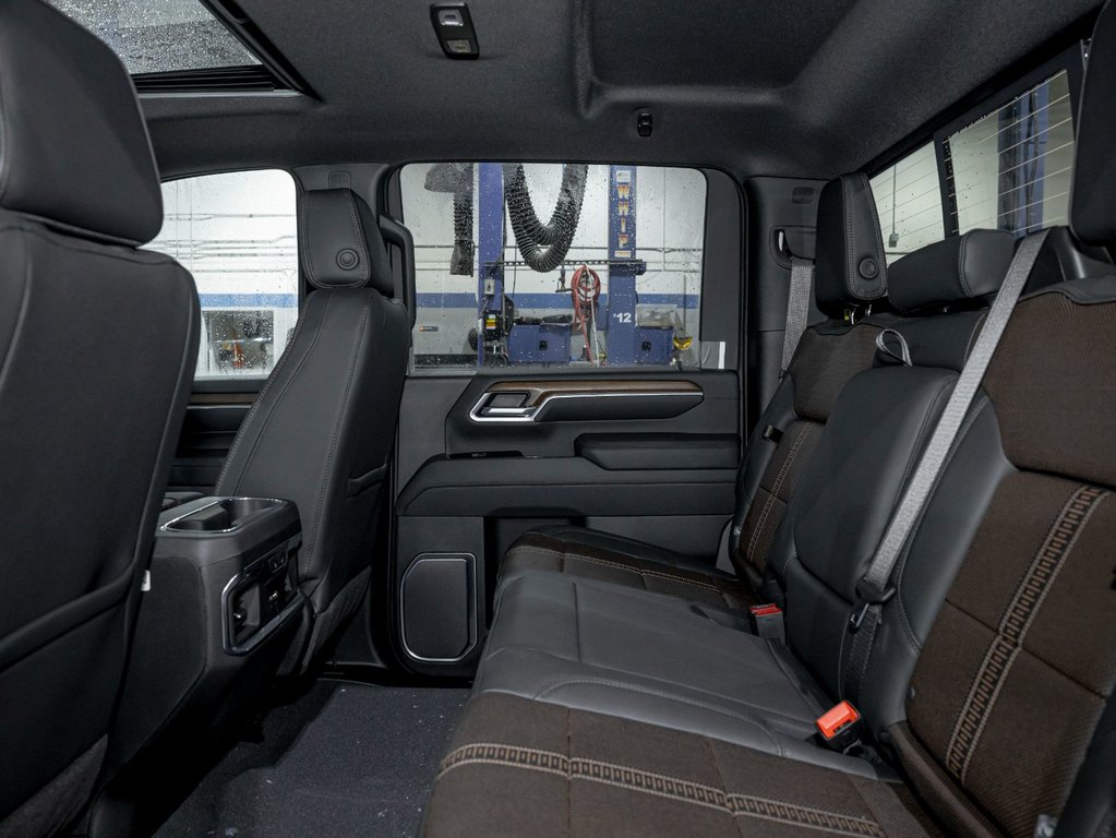 Chevrolet Silverado 3500 HD  2026 à St-Jérôme, Québec - 33 - w1024h768px