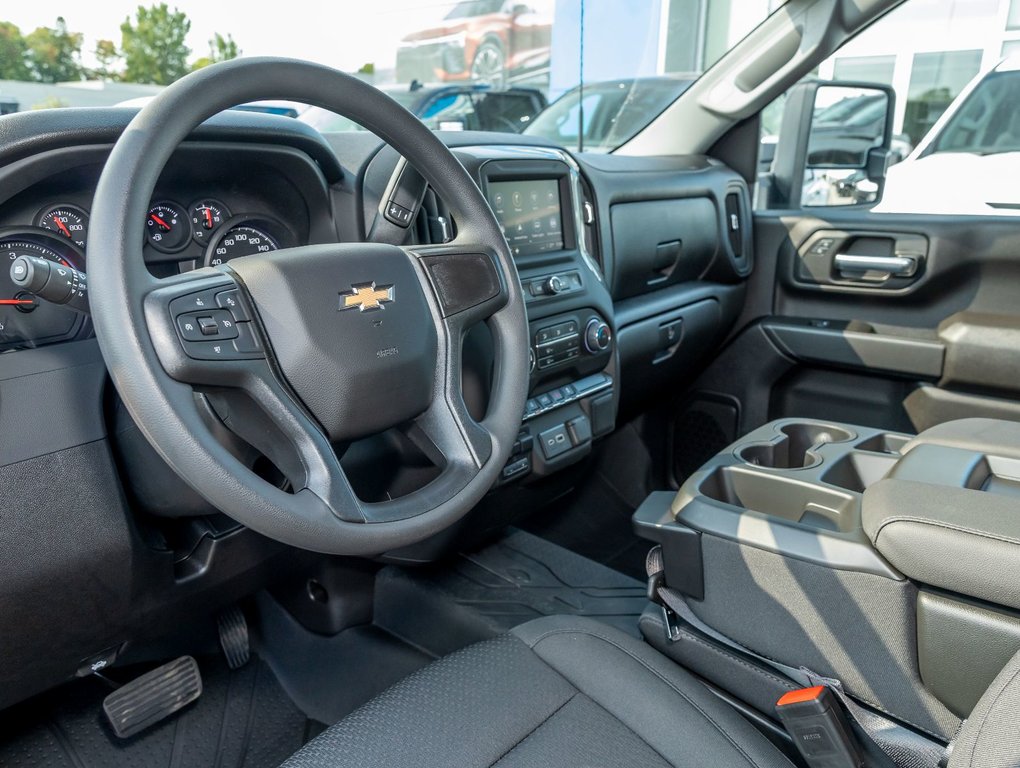 Chevrolet Silverado 3500HD  2025 à St-Jérôme, Québec - 13 - w1024h768px