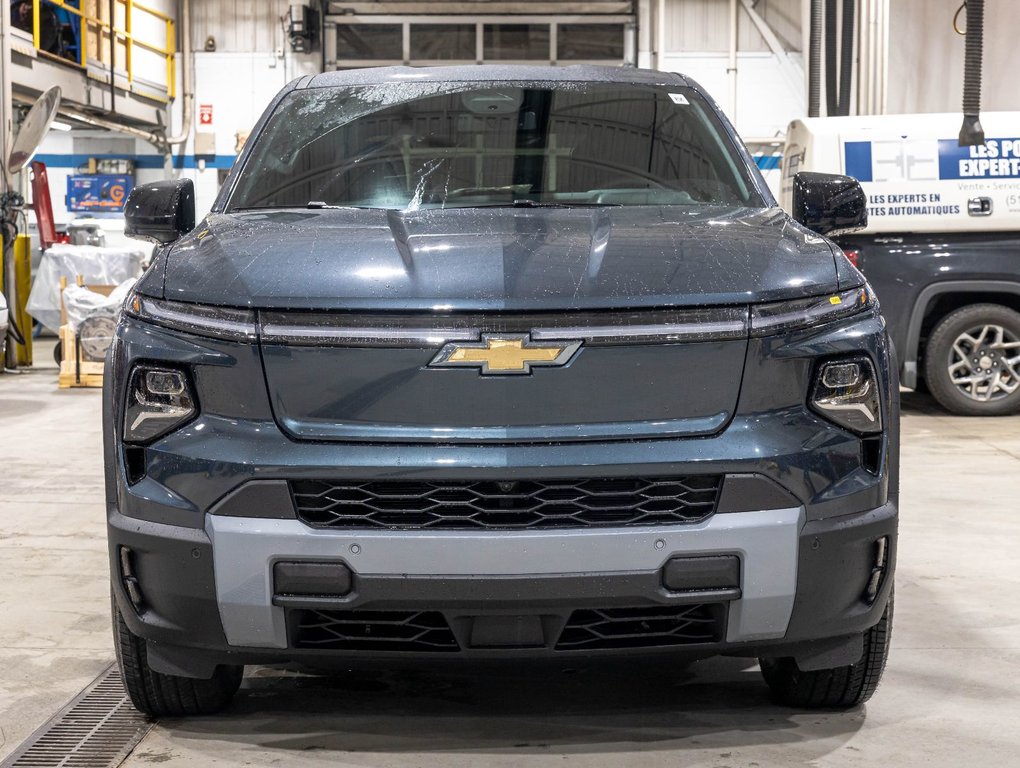 Chevrolet Silverado EV  2026 à St-Jérôme, Québec - 2 - w1024h768px