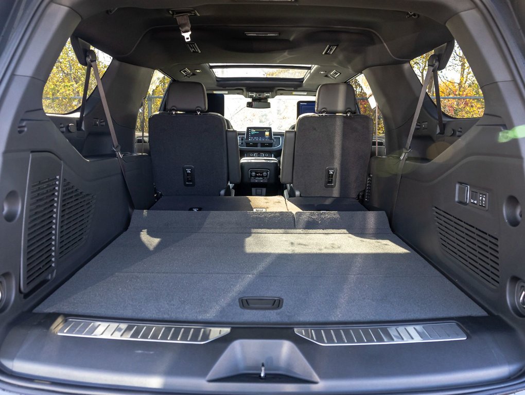 2024 Chevrolet Suburban in St-Jérôme, Quebec - 37 - w1024h768px