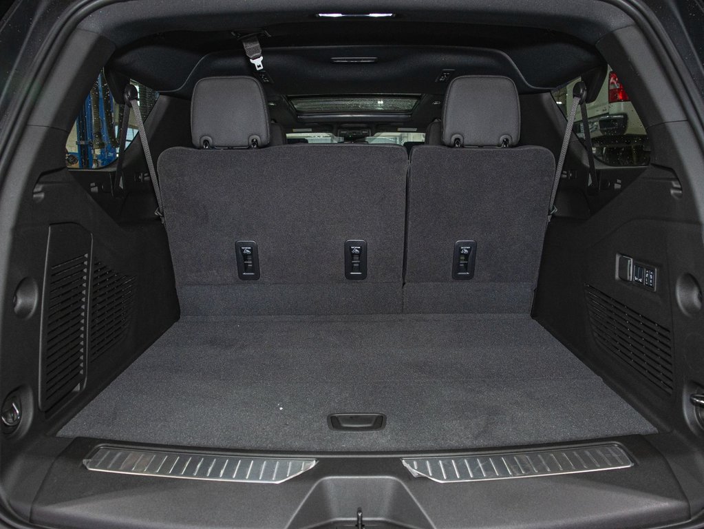 Chevrolet Suburban  2025 à St-Jérôme, Québec - 33 - w1024h768px
