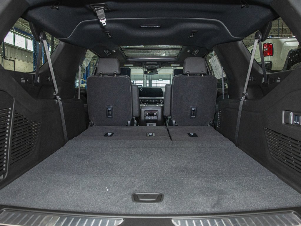 Chevrolet Suburban  2025 à St-Jérôme, Québec - 34 - w1024h768px