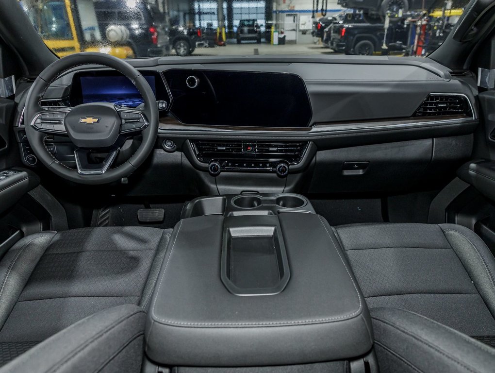 Chevrolet Suburban  2025 à St-Jérôme, Québec - 4 - w1024h768px