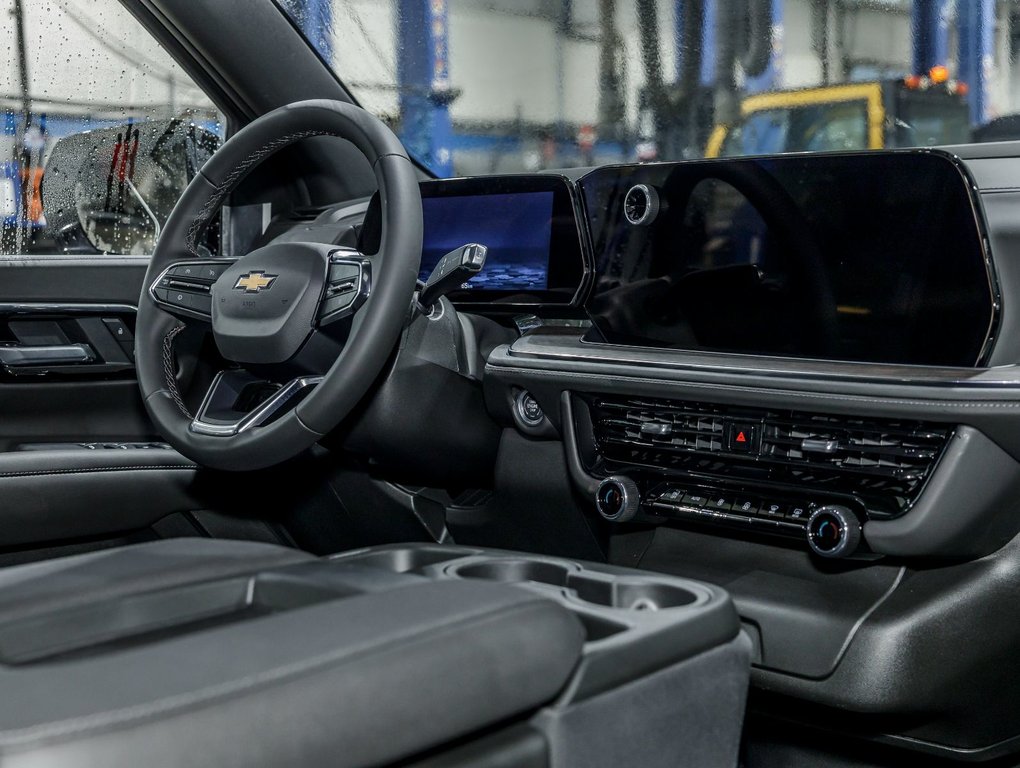 Chevrolet Suburban  2025 à St-Jérôme, Québec - 27 - w1024h768px