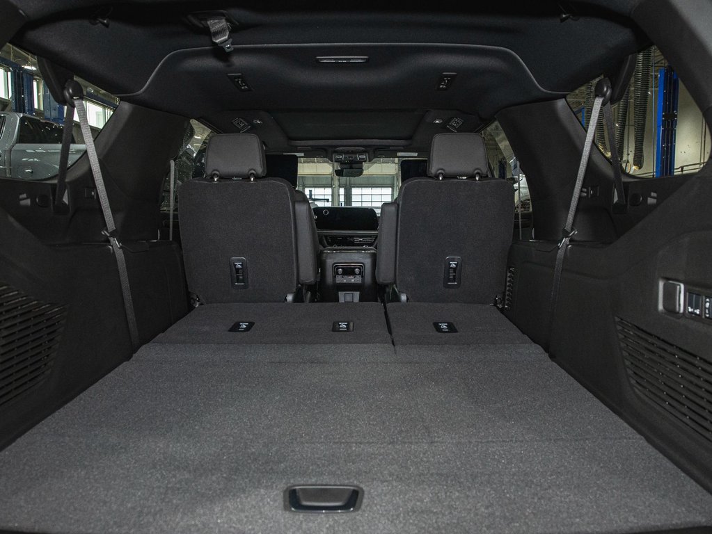 2025 Chevrolet Suburban in St-Jérôme, Quebec - 37 - w1024h768px