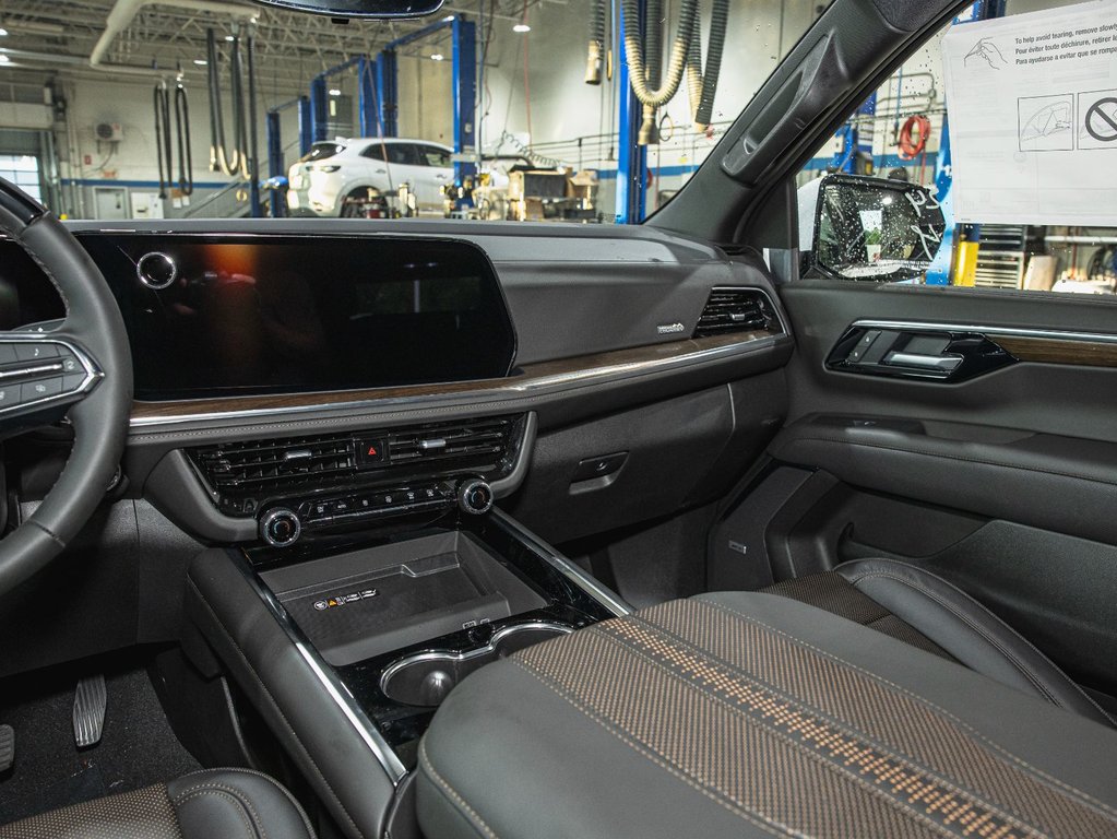 2025 Chevrolet Suburban in St-Jérôme, Quebec - 23 - w1024h768px