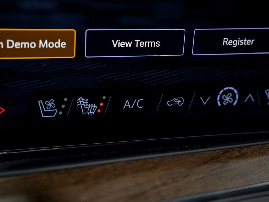 2026 Chevrolet Suburban in St-Jérôme, Quebec - 25 - w1024h768px