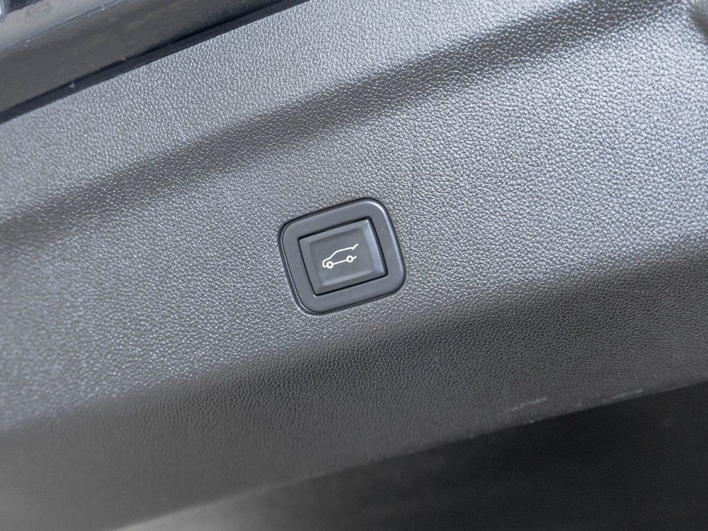 2021 Chevrolet Tahoe in St-Jérôme, Quebec - 33 - w1024h768px