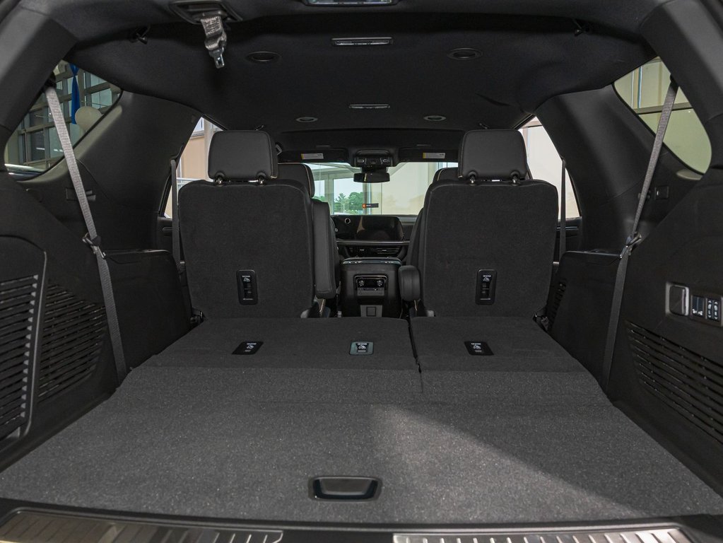 2025 Chevrolet Tahoe in St-Jérôme, Quebec - 33 - w1024h768px