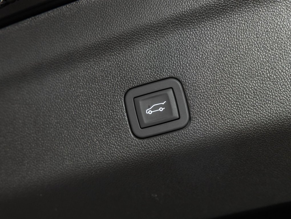 2026 Chevrolet Tahoe in St-Jérôme, Quebec - 37 - w1024h768px