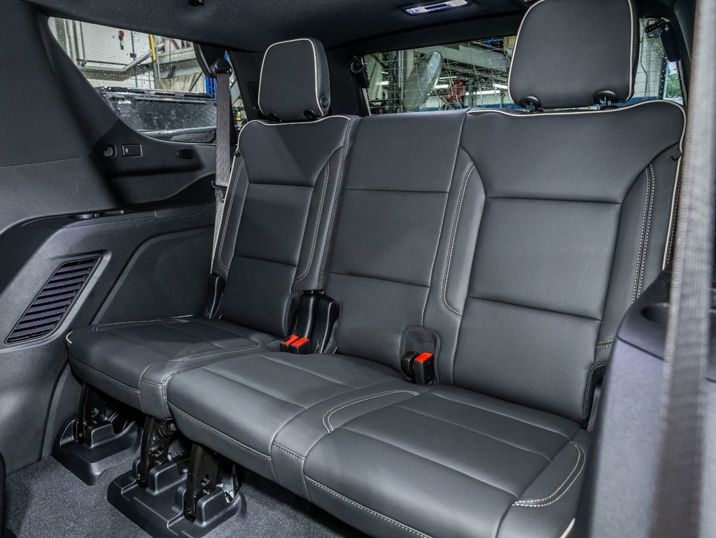 2026 Chevrolet Tahoe in St-Jérôme, Quebec - 28 - w1024h768px