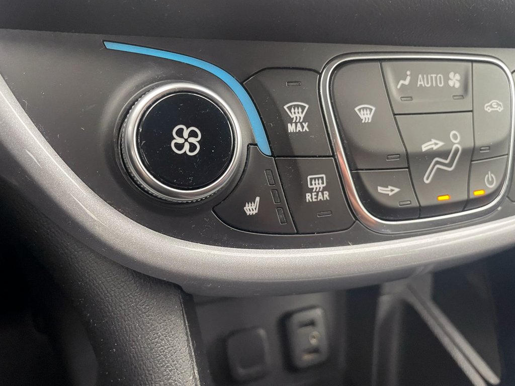 2017 Chevrolet Volt in St-Jérôme, Quebec - 13 - w1024h768px