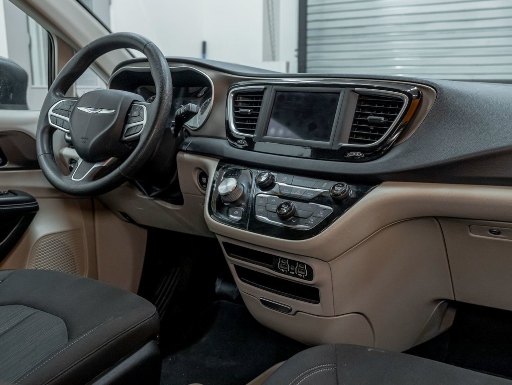 2021 Chrysler Grand Caravan in St-Jérôme, Quebec - 27 - w1024h768px