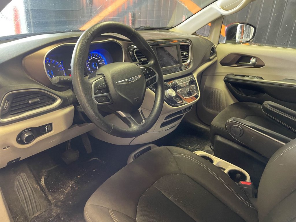 2021 Chrysler Grand Caravan in St-Jérôme, Quebec - 3 - w1024h768px