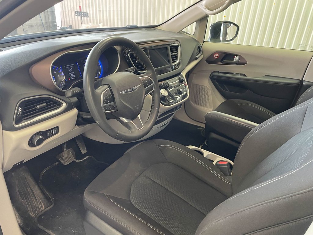 2024 Chrysler Grand Caravan in St-Jérôme, Quebec - 3 - w1024h768px