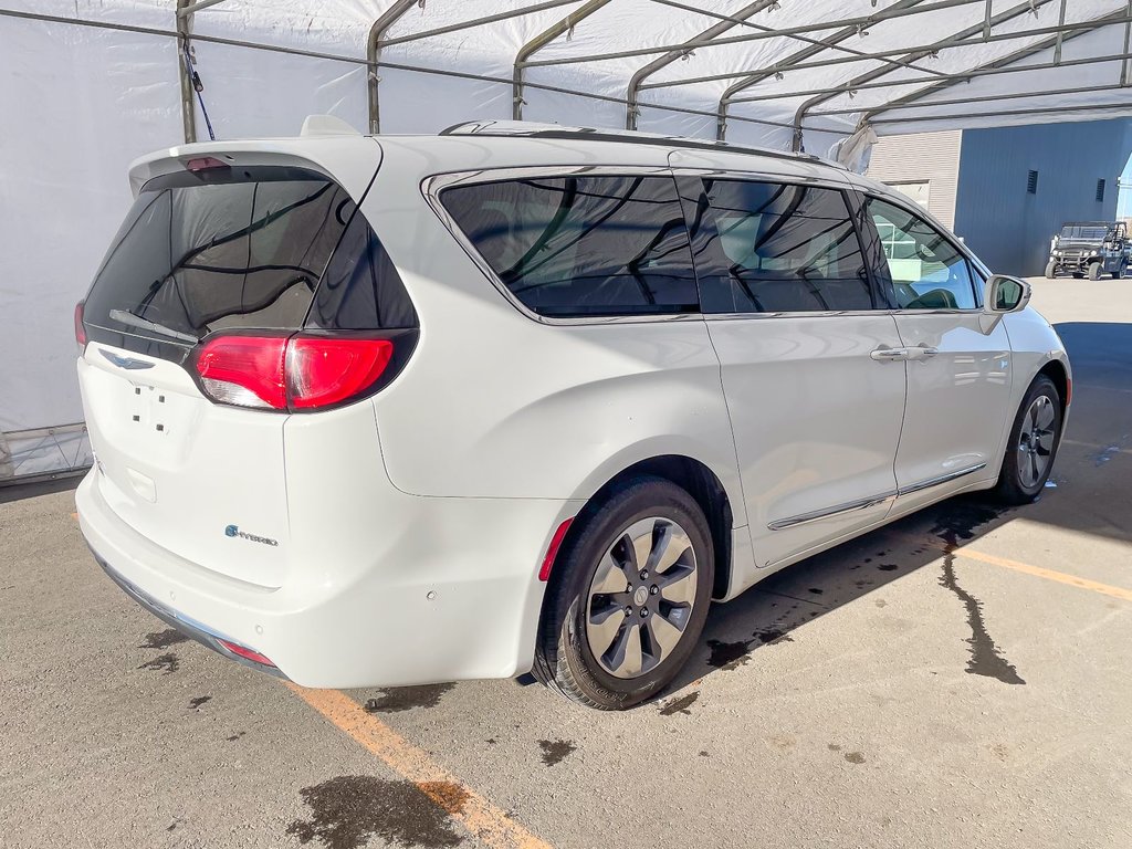 2018 Chrysler Pacifica Hybrid in St-Jérôme, Quebec - 9 - w1024h768px