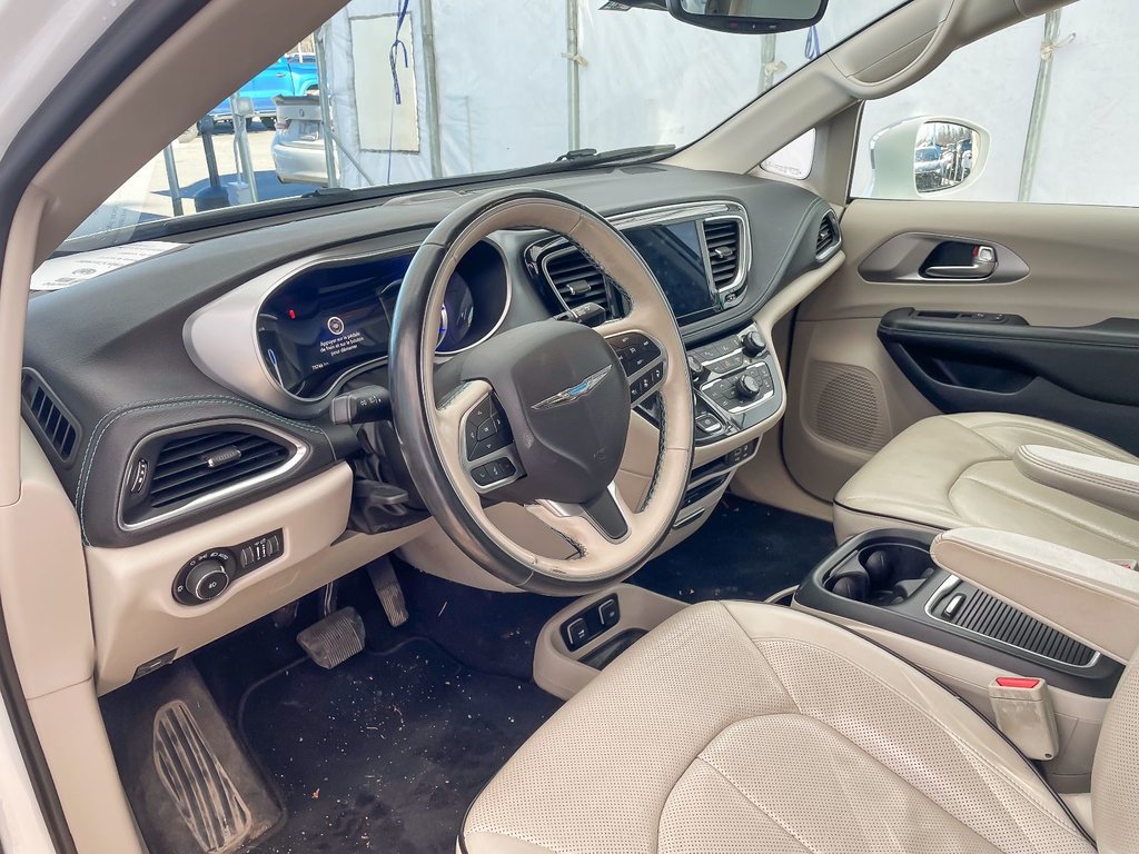 2018 Chrysler Pacifica Hybrid in St-Jérôme, Quebec - 4 - w1024h768px