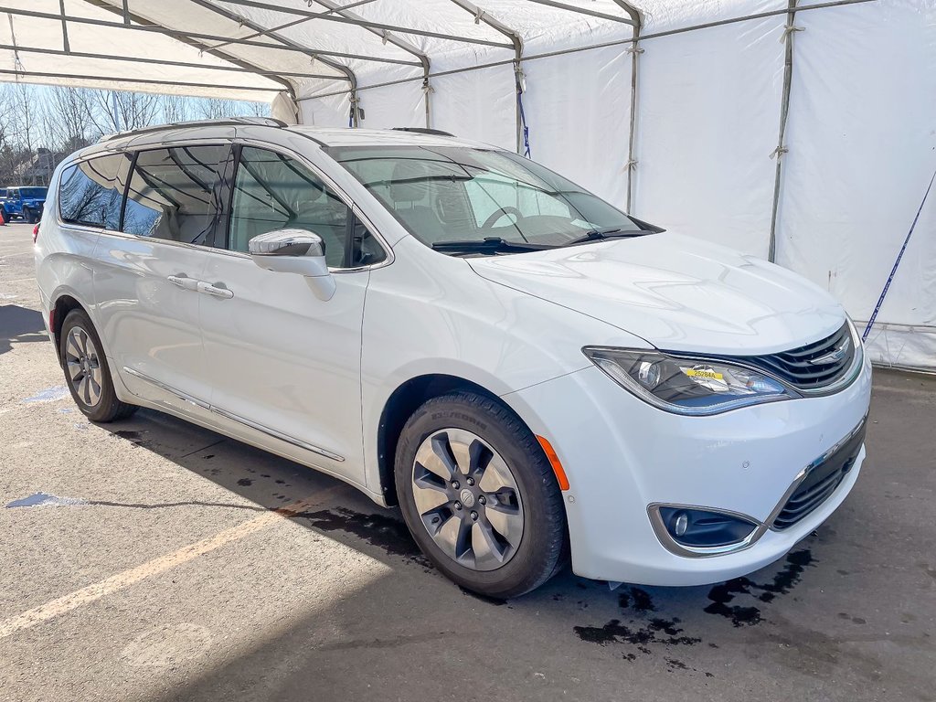 2018 Chrysler Pacifica Hybrid in St-Jérôme, Quebec - 10 - w1024h768px