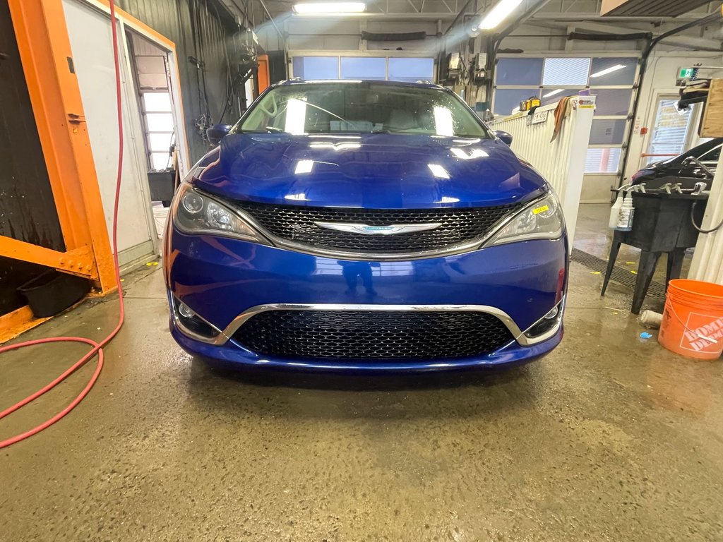 Chrysler Pacifica Hybrid  2020 à St-Jérôme, Québec - 4 - w1024h768px