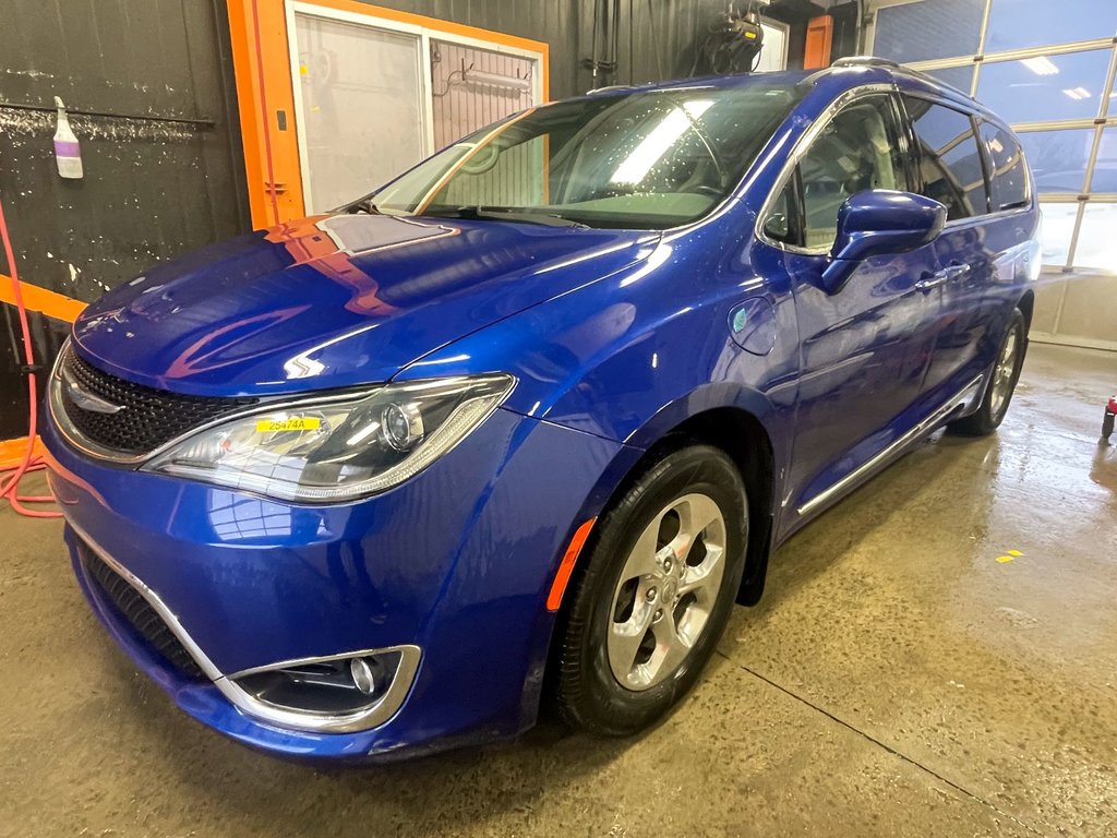 Chrysler Pacifica Hybrid  2020 à St-Jérôme, Québec - 1 - w1024h768px