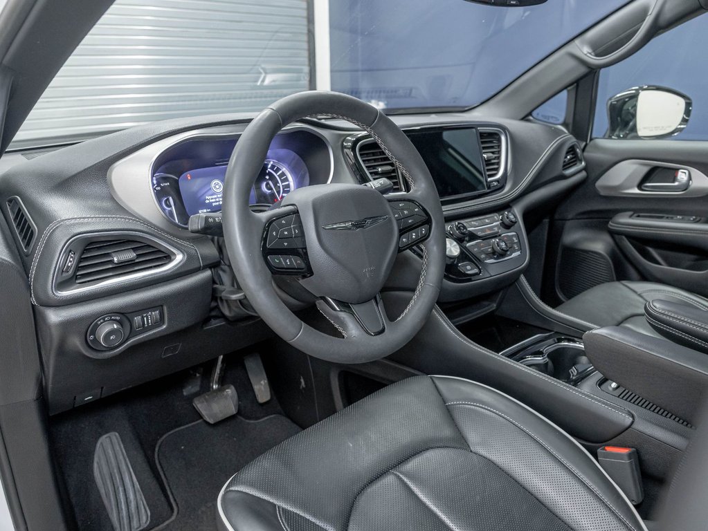 Chrysler Pacifica Hybrid  2024 à St-Jérôme, Québec - 2 - w1024h768px