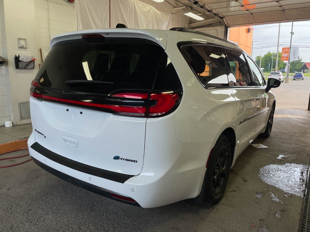 Chrysler Pacifica Hybrid  2024 à St-Jérôme, Québec - 10 - w1024h768px
