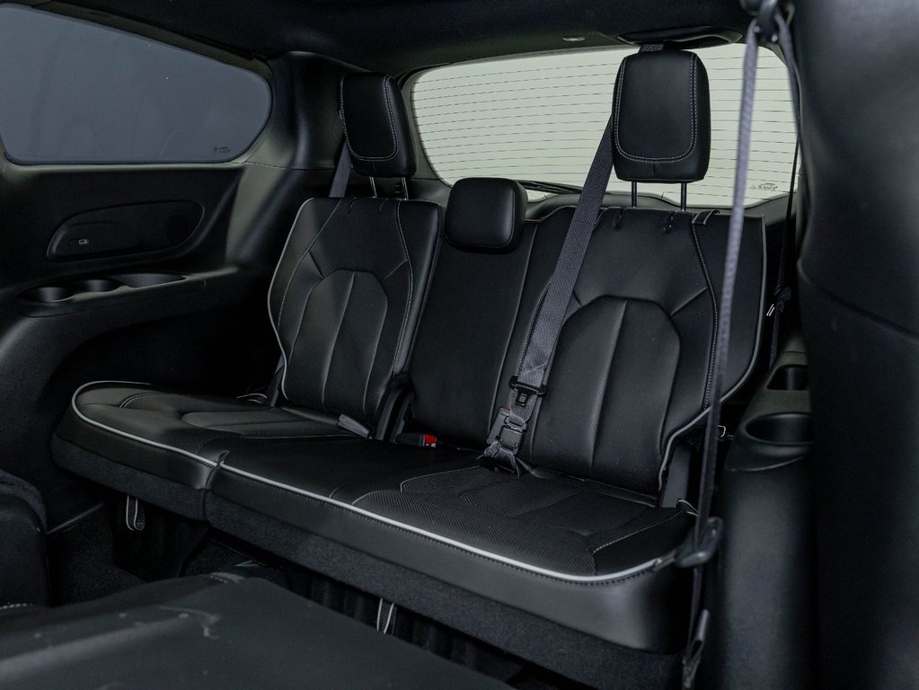 Chrysler Pacifica Hybrid  2024 à St-Jérôme, Québec - 30 - w1024h768px