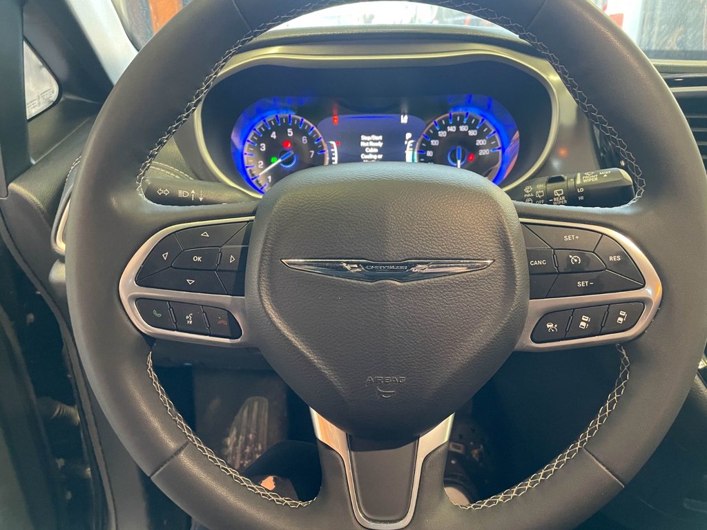 2025 Chrysler Pacifica in St-Jérôme, Quebec - 13 - w1024h768px