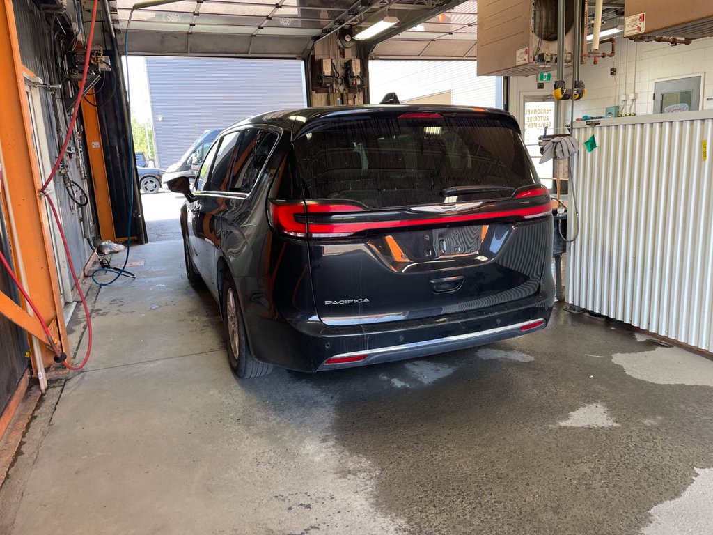 2025 Chrysler Pacifica in St-Jérôme, Quebec - 5 - w1024h768px