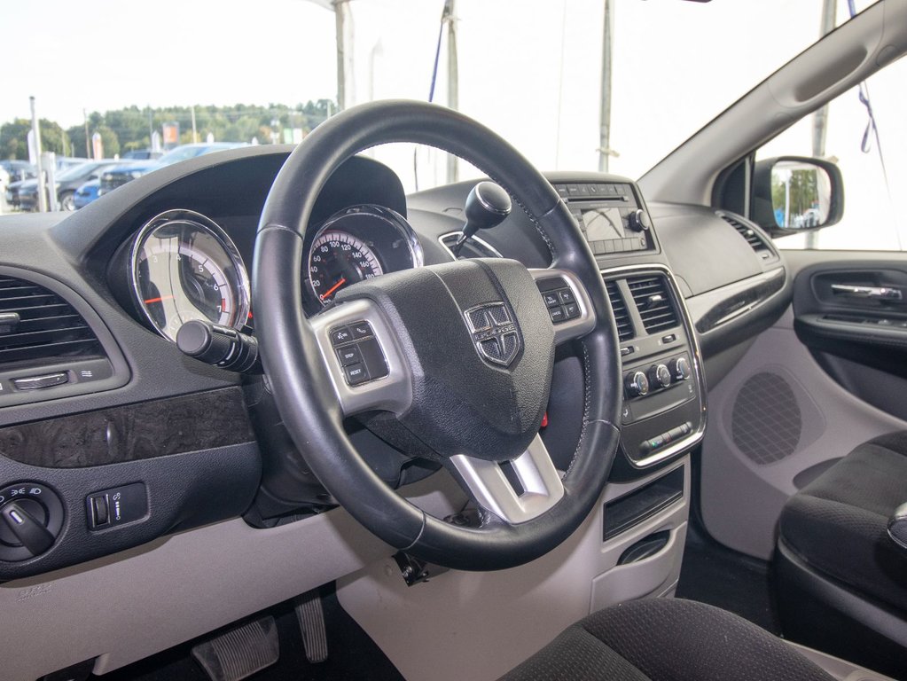 2017 Dodge Grand Caravan in St-Jérôme, Quebec - 3 - w1024h768px