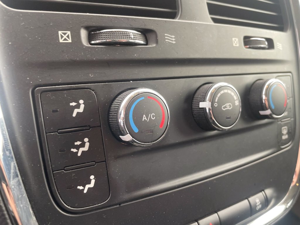 2017 Dodge Grand Caravan in St-Jérôme, Quebec - 12 - w1024h768px