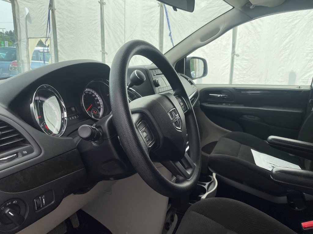 2017 Dodge Grand Caravan in St-Jérôme, Quebec - 3 - w1024h768px