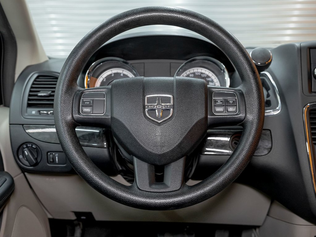 2017 Dodge Grand Caravan in St-Jérôme, Quebec - 12 - w1024h768px