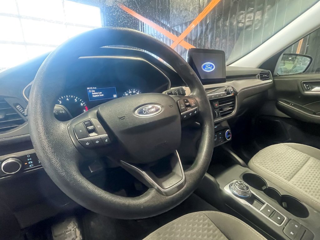 2021 Ford Escape in St-Jérôme, Quebec - 3 - w1024h768px