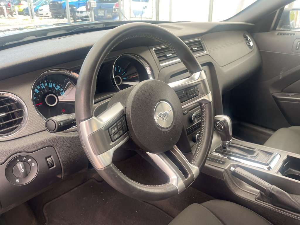 2014 Ford Mustang in St-Jérôme, Quebec - 3 - w1024h768px