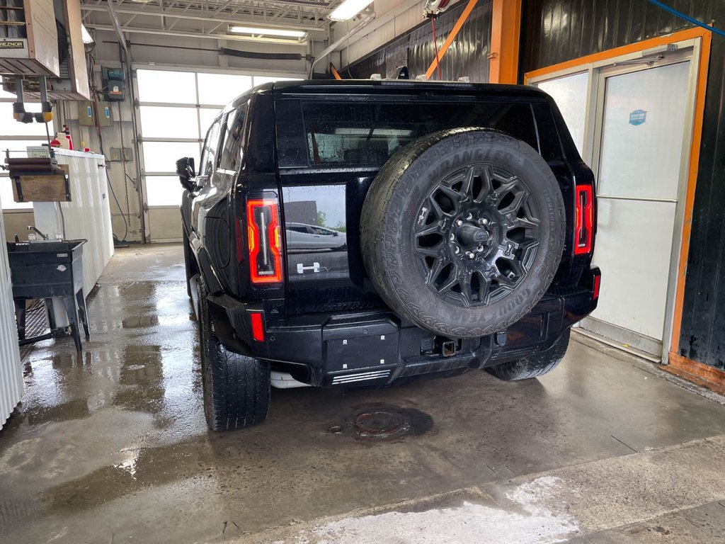 GMC HUMMER EV SUV  2025 à St-Jérôme, Québec - 8 - w1024h768px