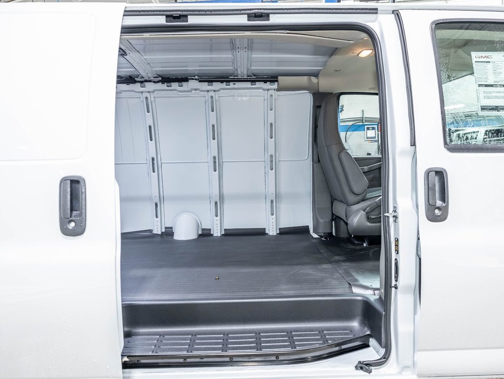 2026 GMC Savana Cargo 2500 in St-Jérôme, Quebec - 22 - w1024h768px