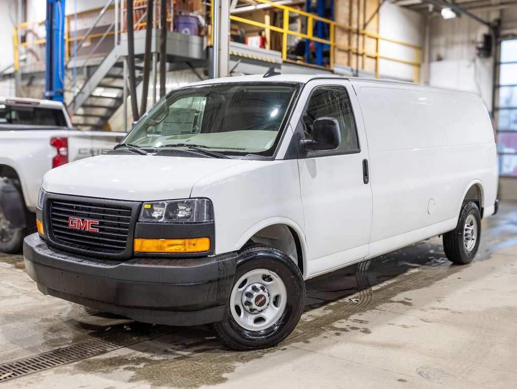 GMC Savana Cargo 3500  2025 à St-Jérôme, Québec - 1 - w1024h768px