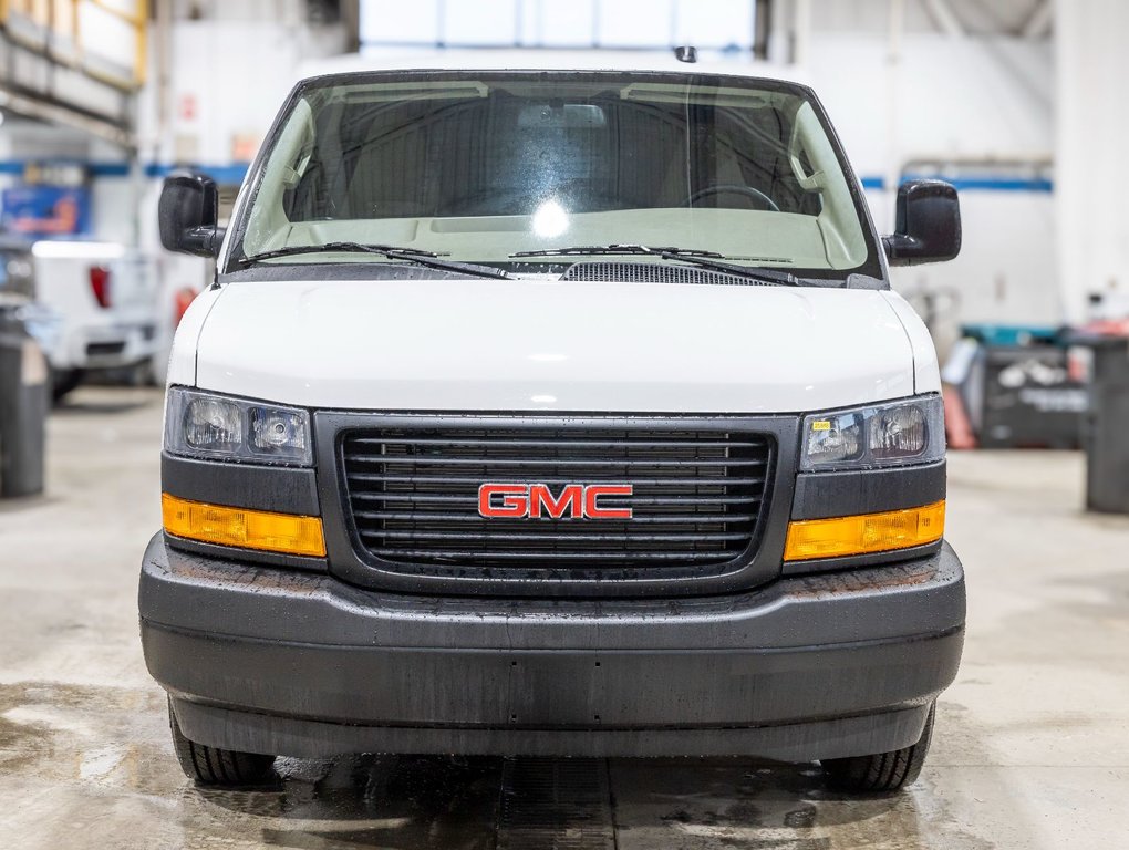 GMC Savana Cargo 3500  2025 à St-Jérôme, Québec - 2 - w1024h768px