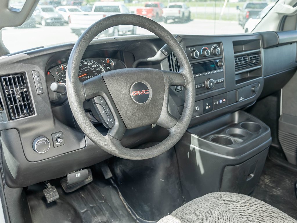 GMC Savana Commercial Cutaway  2025 à St-Jérôme, Québec - 2 - w1024h768px