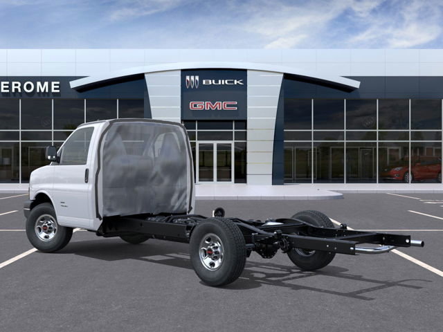 2025 GMC Savana Cutaway 3500 in St-Jérôme, Quebec - 3 - w1024h768px