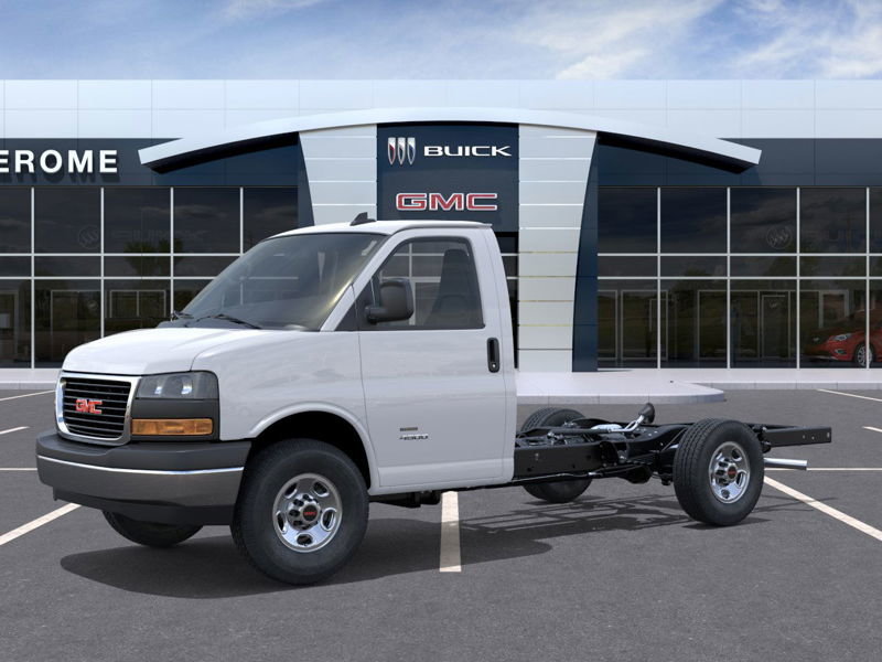 2025 GMC Savana Cutaway 3500 in St-Jérôme, Quebec - 2 - w1024h768px