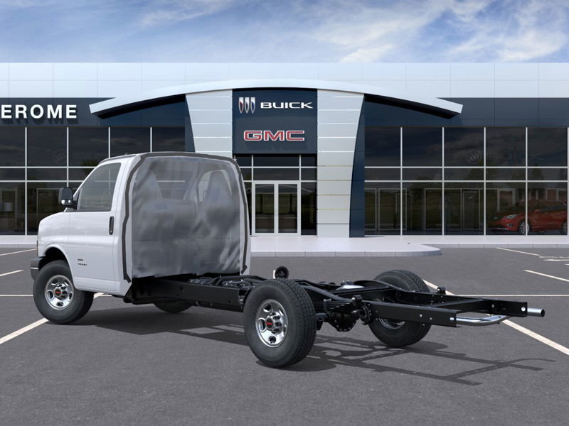 2025 GMC Savana Cutaway 3500 in St-Jérôme, Quebec - 3 - w1024h768px