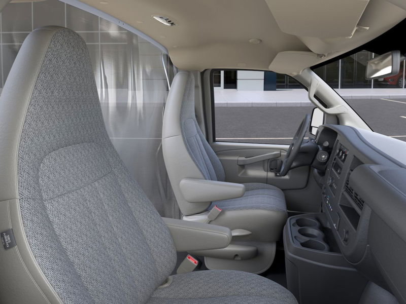 2025 GMC Savana Cutaway 3500 in St-Jérôme, Quebec - 17 - w1024h768px