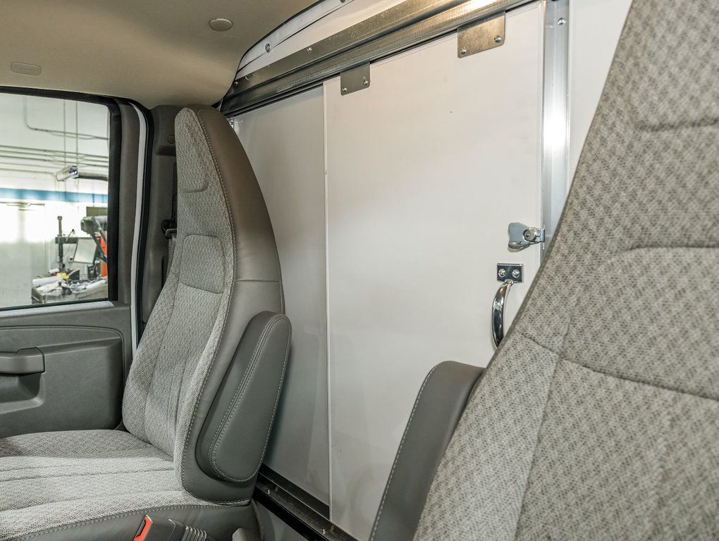 2025 GMC Savana Cutaway 3500 in St-Jérôme, Quebec - 12 - w1024h768px